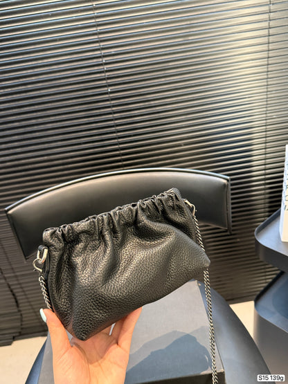 Chrome Hearts 🖤 This black pleated cloud bag is made of soft PU material.